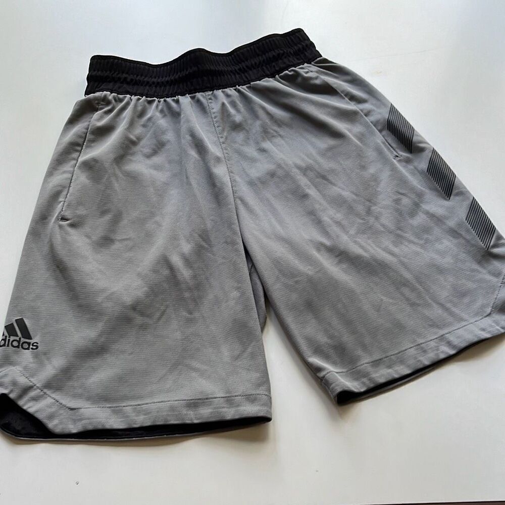 Adidas Athletic Shorts Men M 8 imseam